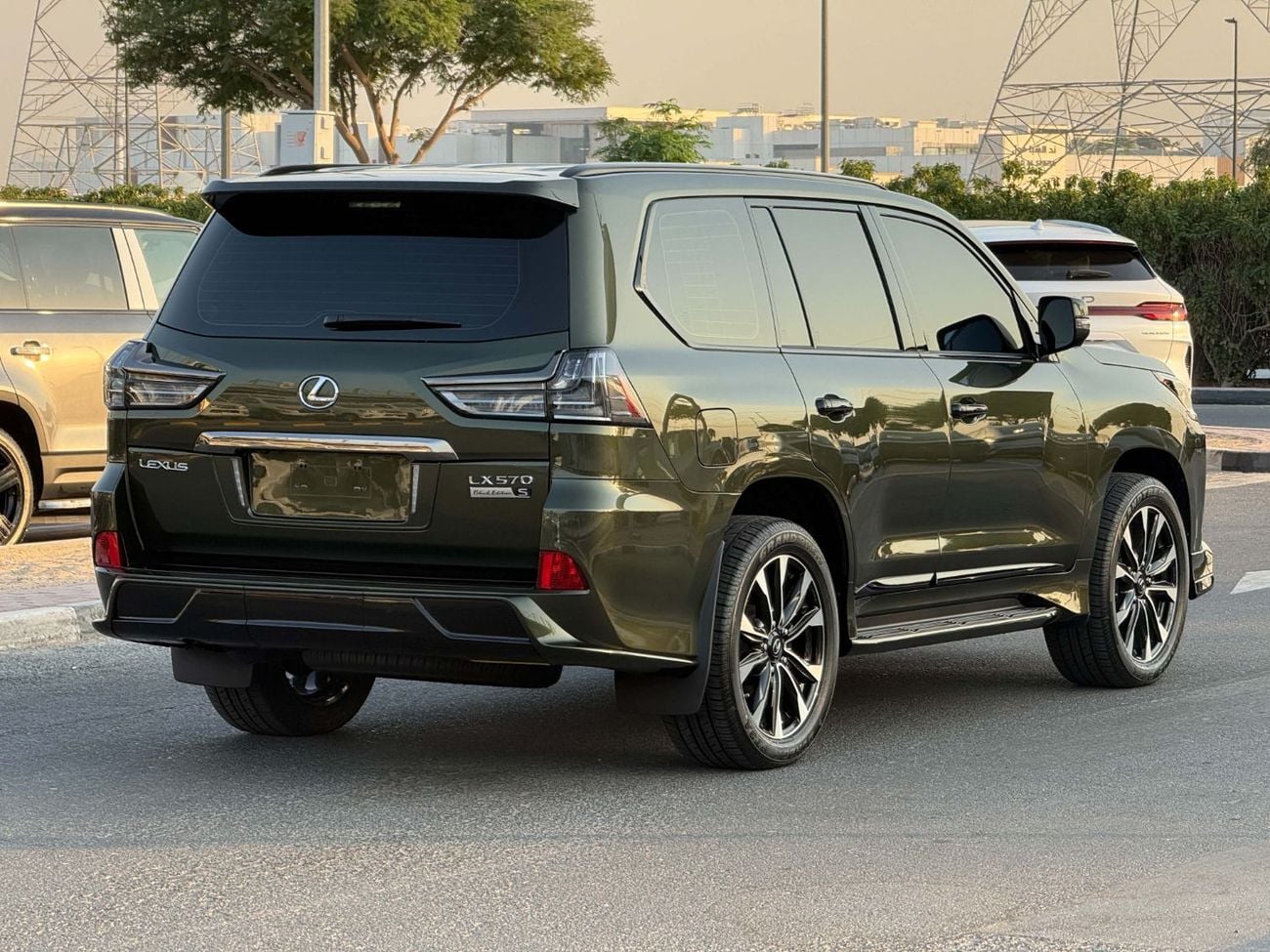 لكزس LX 570 إصدار سيجنتشر بلاك مواصفات مجلس التعاون الخليجي، نظيفة ومرتبة، قطعت مسافة أقل
