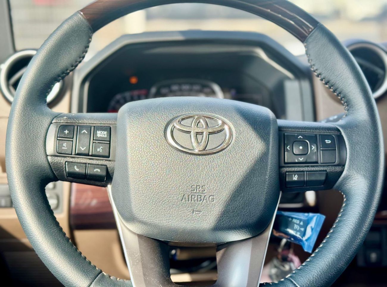 Toyota Land Cruiser 70 LC79 LX 2.8 DIESEL AT 4WD WINCH DIFFLOCK COOLBOX LEATHER SEATS 2026