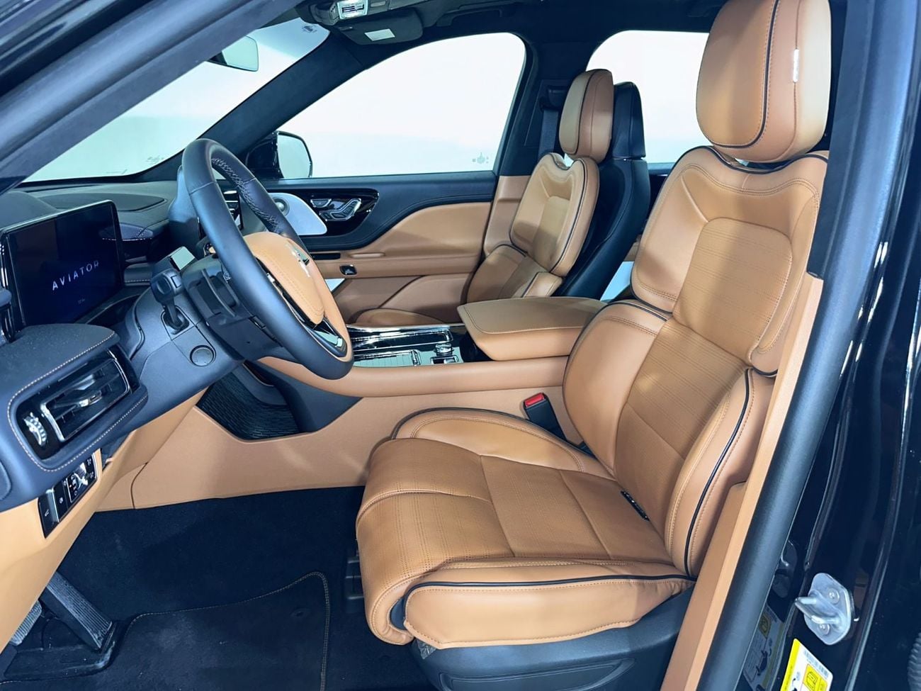 لينكولن أفياتور PRESIDENTIAL AVI925W / AL TAYER MOTORS/ AL QOUZ SHOWROOM