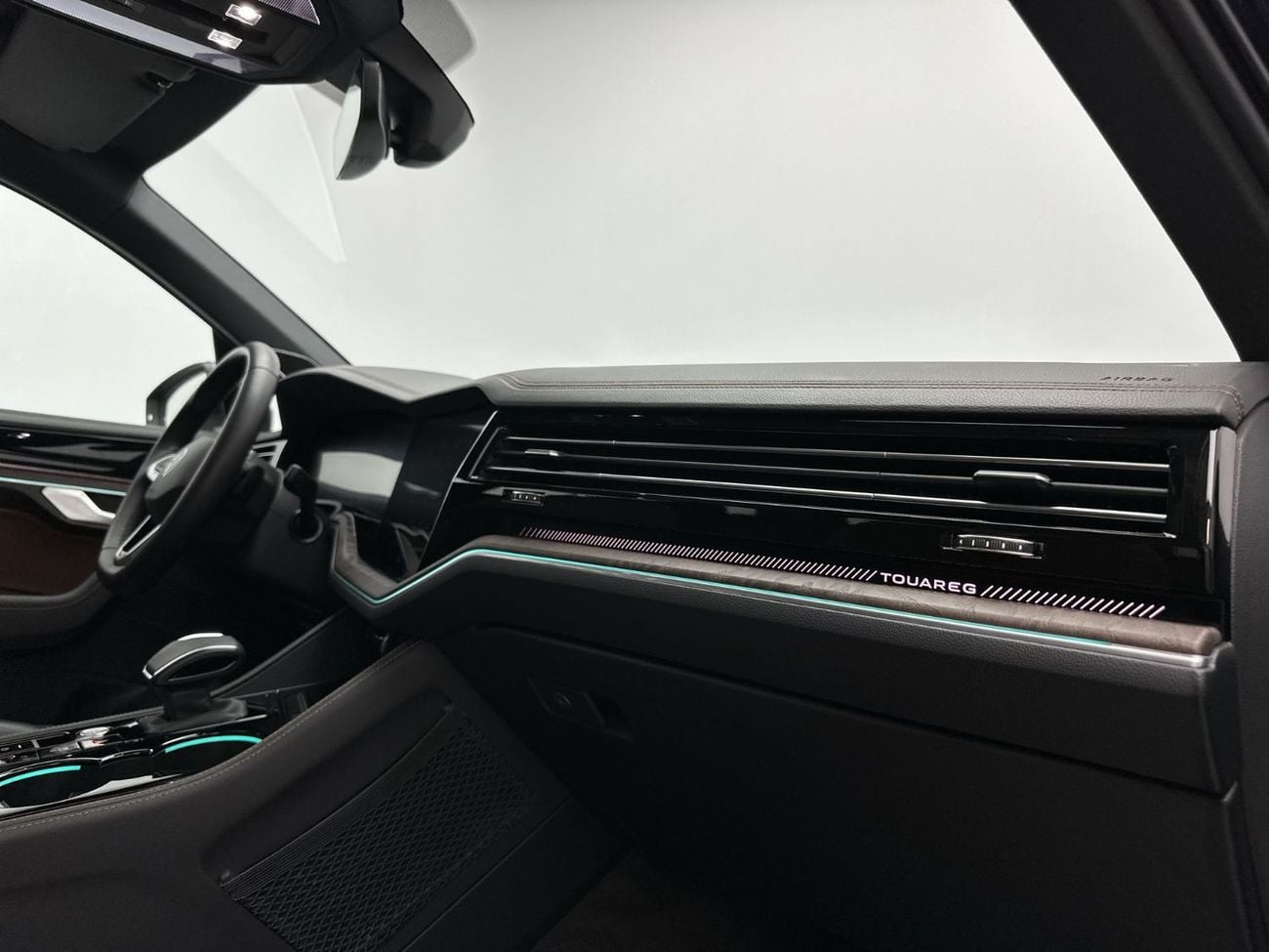 Volkswagen Touareg ELEGANCE ++ – Luxury SUV | Panoramic Sunroof | Varenna Leather | Dynaudio