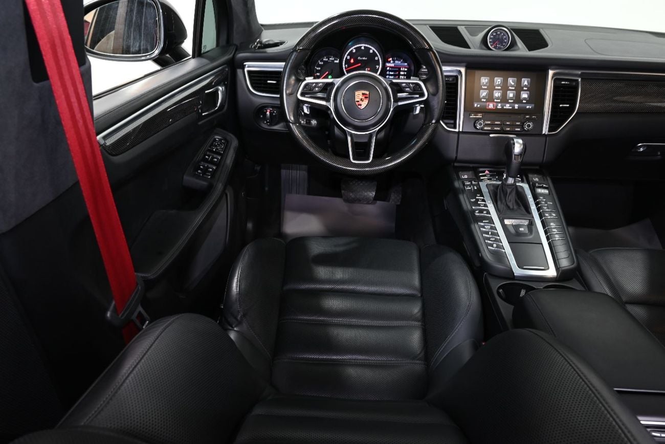Porsche Macan TURBO 2017 Porsche Macan Turbo, Full Service History, Excellent Condition, GCC