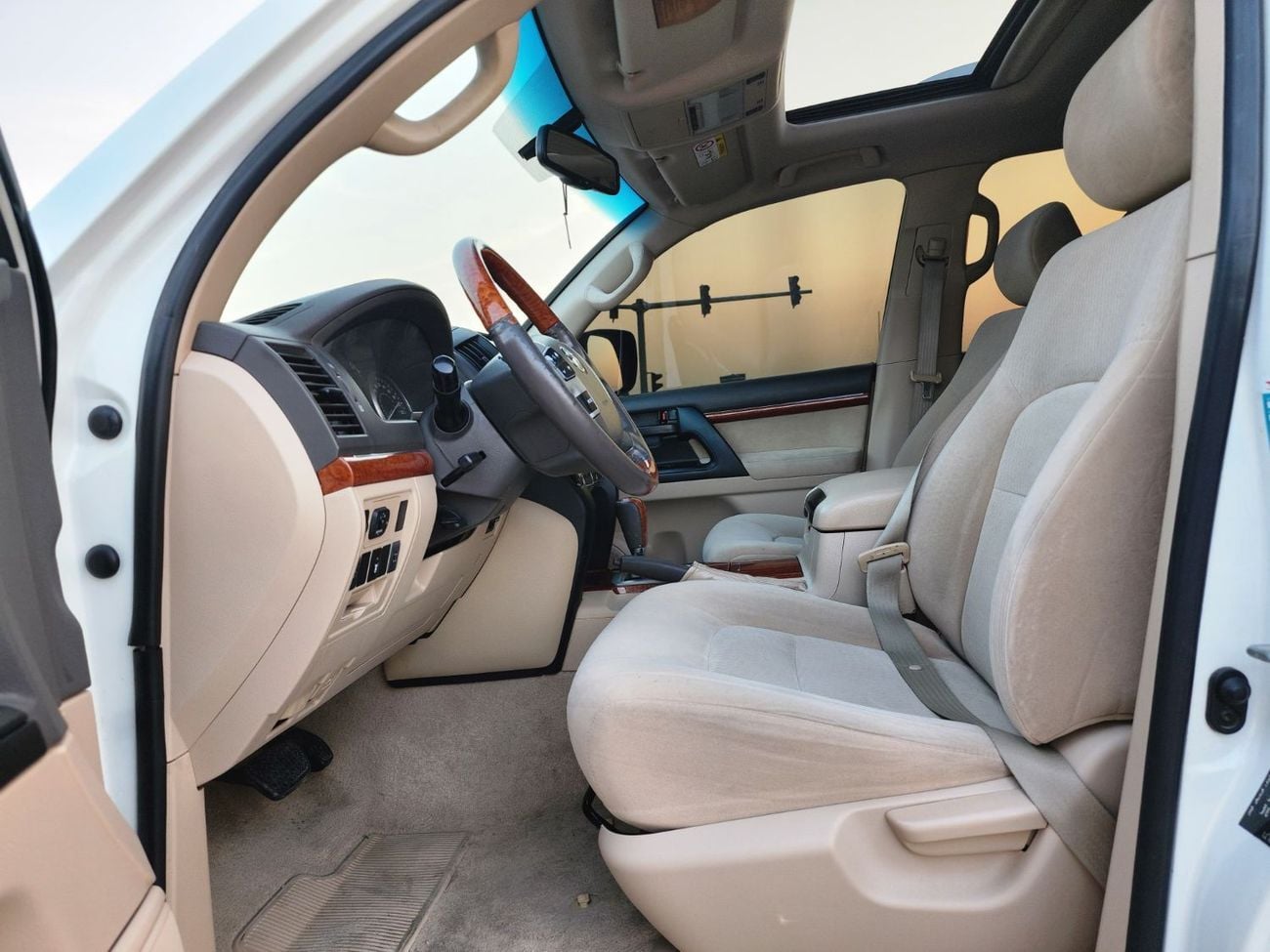 Toyota Land Cruiser GXR V8