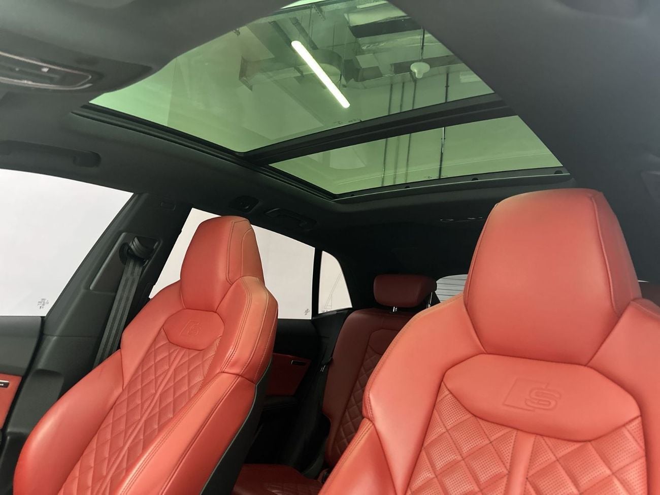 أودي Q8 55 TFSI quattro 340hp Crimson Red Edition (رقم المرجع: 53845)