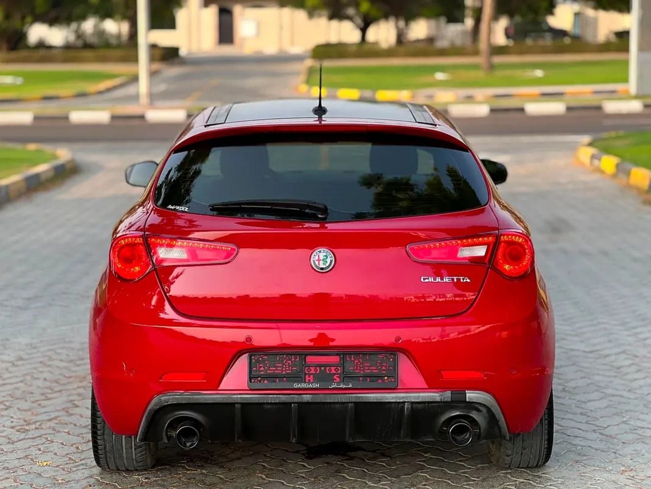 ألفا روميو جوليتا Stunning Mid Option | GCC Specs | Well Maintained