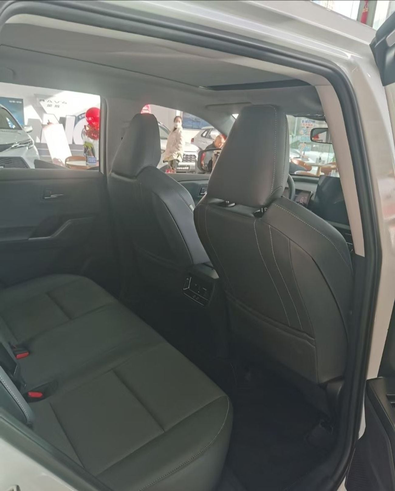 تويوتا راف ٤ XLE 2.0L AWD