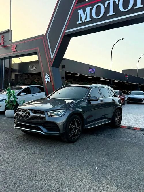 Mercedes Benz GLC 300 STANDARD GLC 300 4MATIC - Korean Specs - Pristine Condition