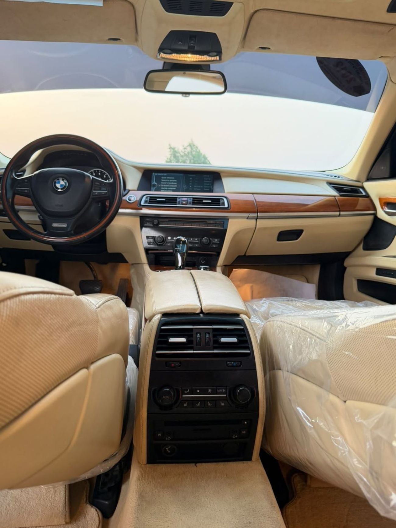 BMW 750Li EXCLUSIVE 4.4L V8 twin-turbo engine producing 407 hp, 8-speed