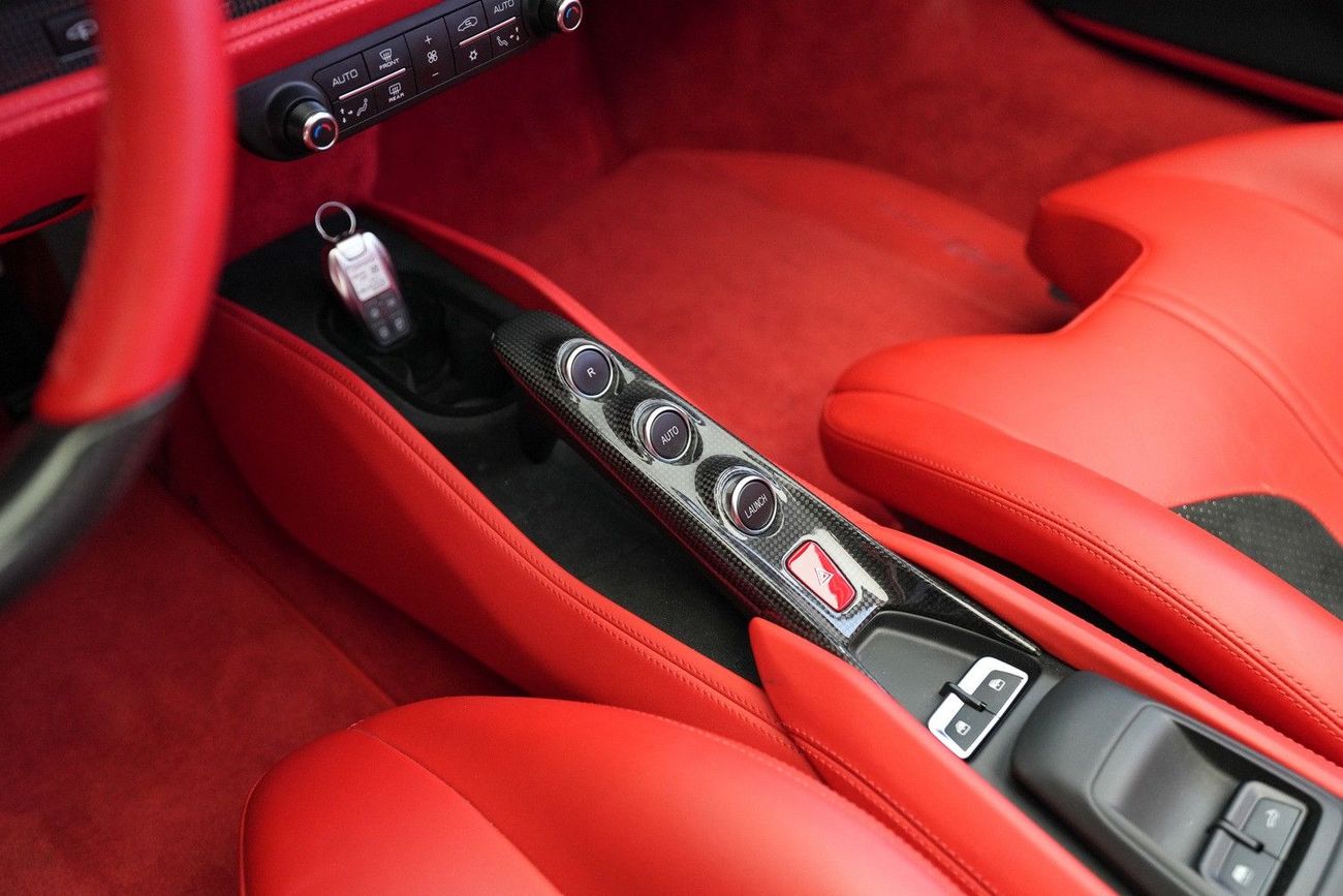 Ferrari F8 Spider STD (3.9L · 8 Cyl · Automatic · Petrol · Convertible · Rear Wheel Drive · 2 Seats · 2 Door)