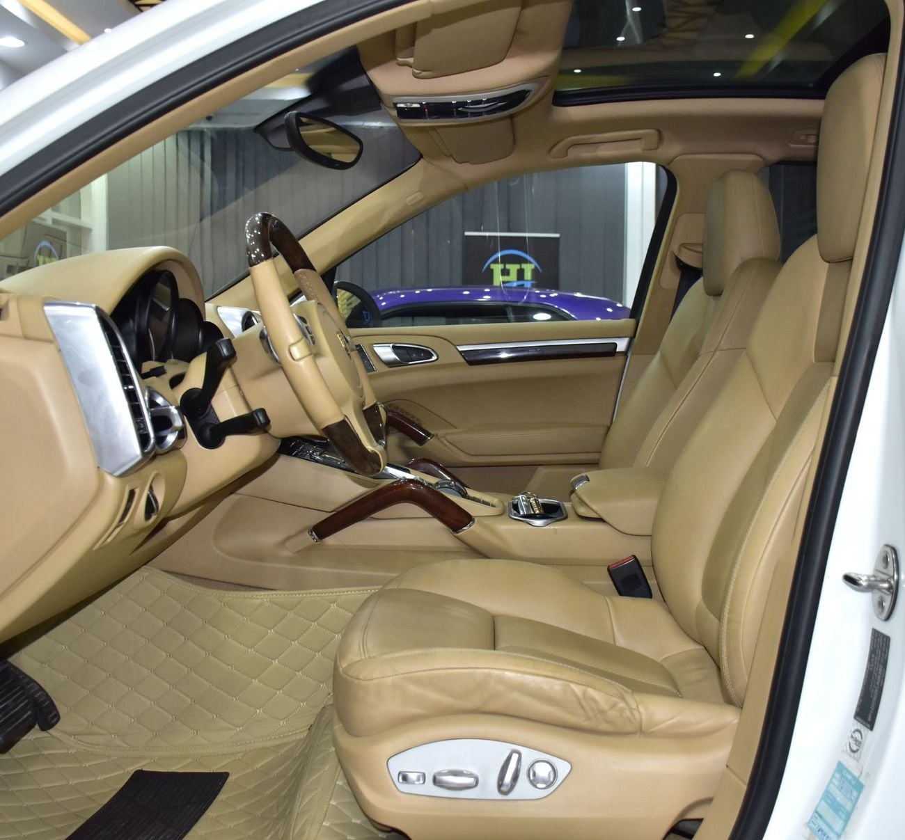 Porsche Cayenne STANDARD EXCELLENT DEAL for our Porsche Cayenne S ( 2014 Model ) in White Color GCC Specs