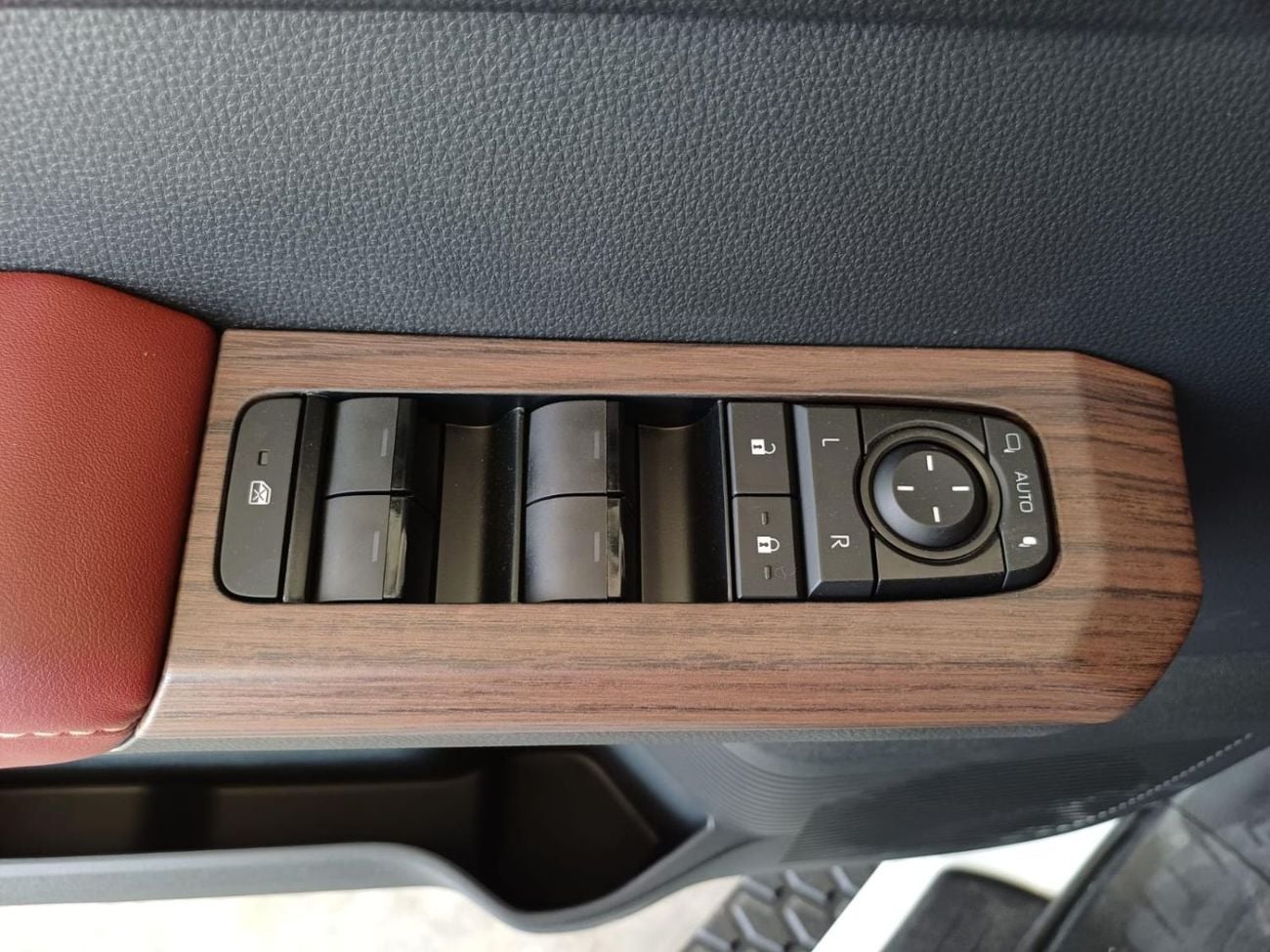Toyota Hilux VX Premium 4.0L V6 Petrol Automatic 4x4 2026 INCOMING
