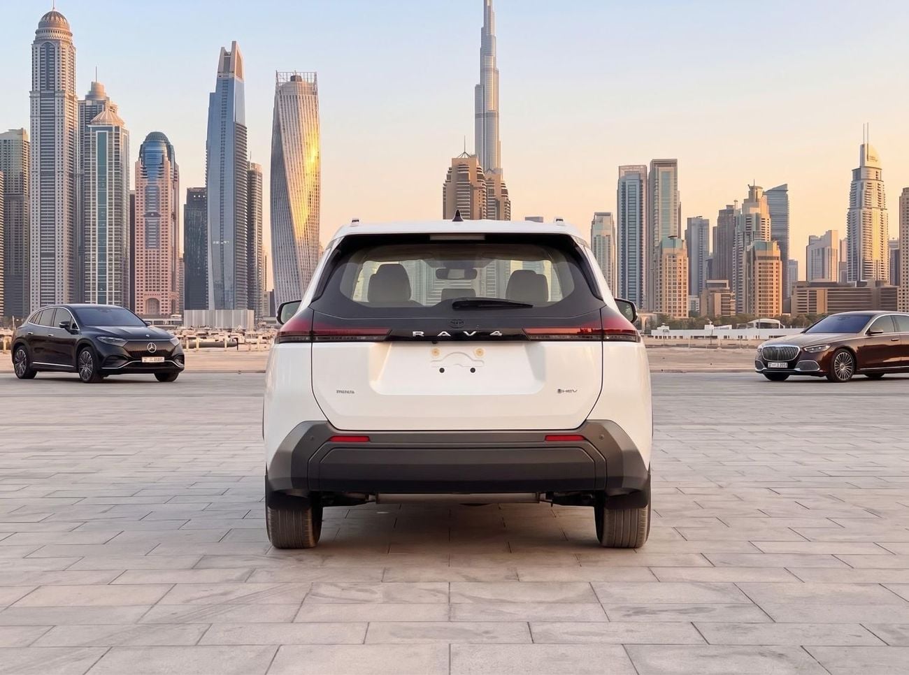 تويوتا راف ٤ XLE HEV 2.5 هجين، فتحة سقف، مقاعد كهربائية، باب خلفي كهربائي 2026