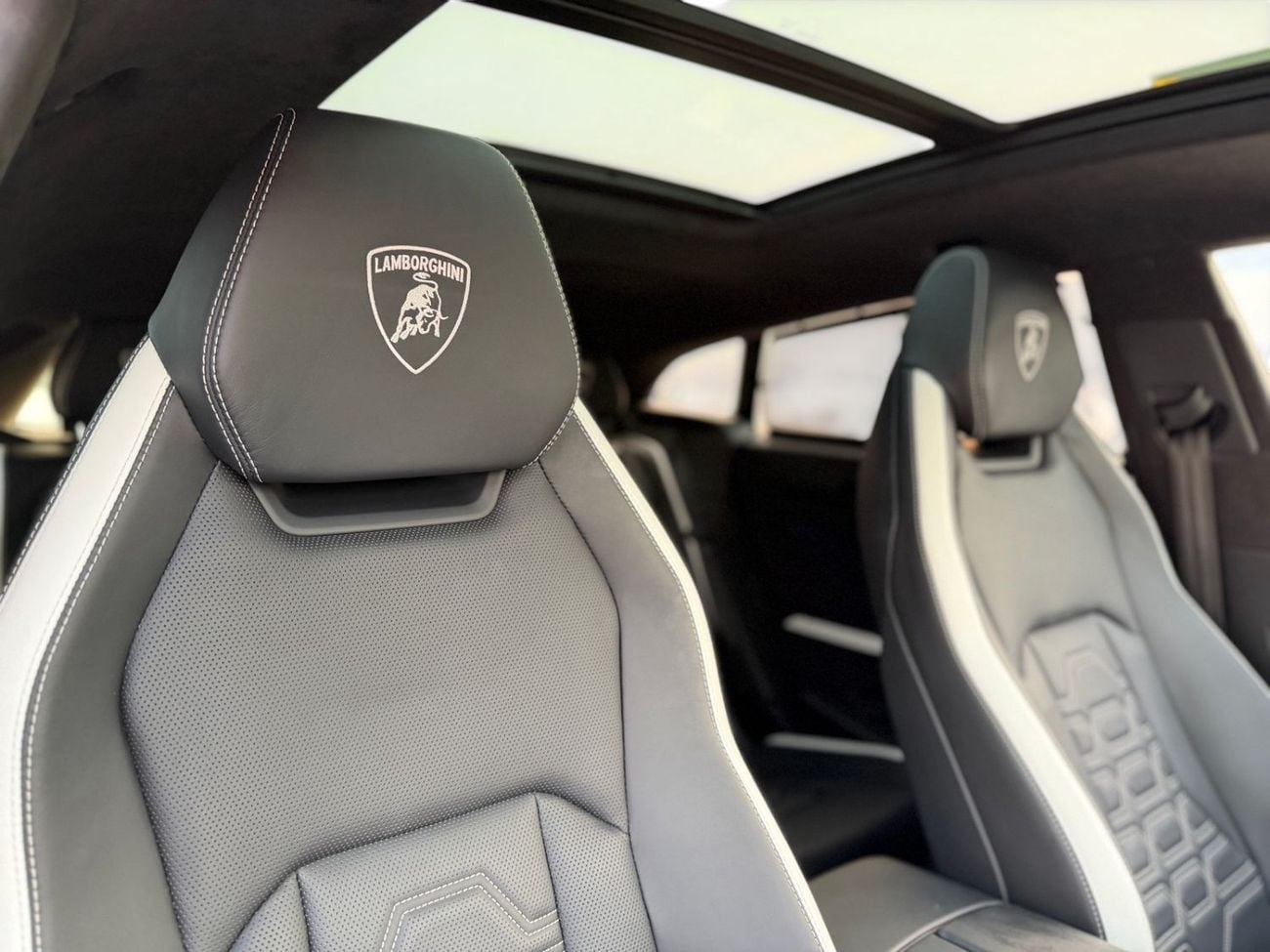 Lamborghini Urus SE UM FILE OPEN | SERVICE CONTRACT TILL 2030 | MATTE PPF | FULL AGENCY HISTORY