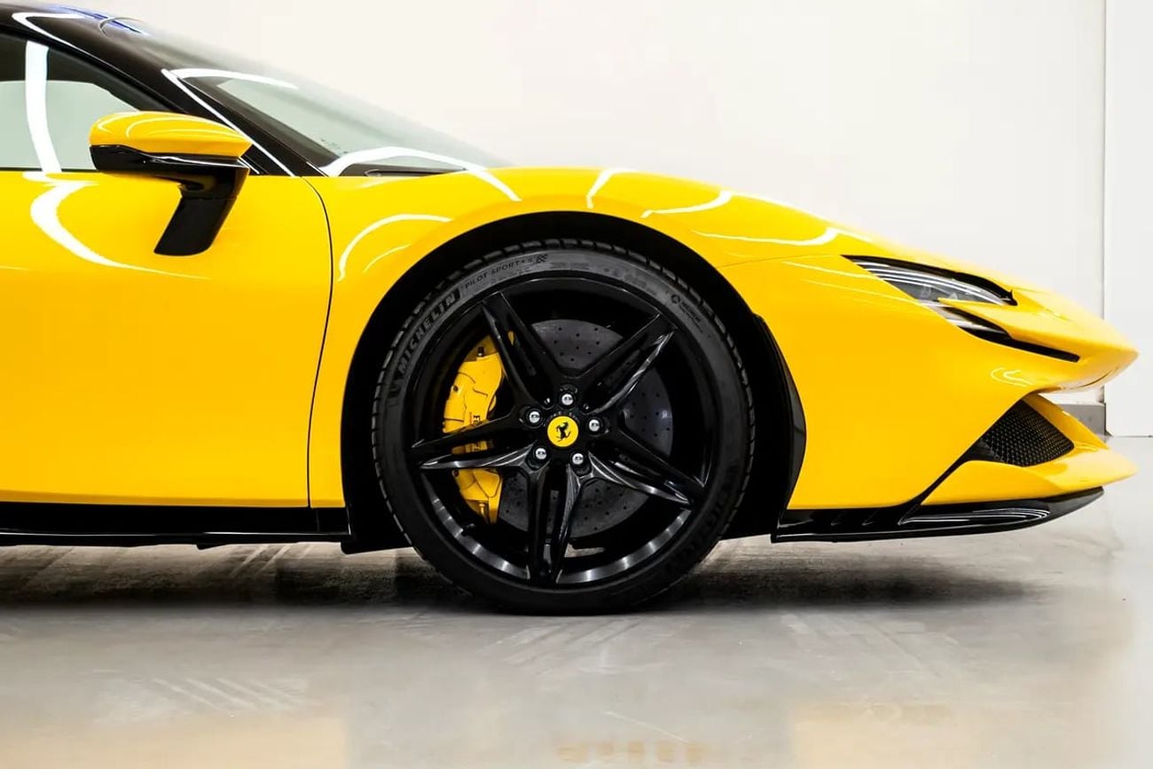 فيراري SF90 ستراديل ASSETTO FIORANO WITH WARRANTY AND SERVICE AL TAYER