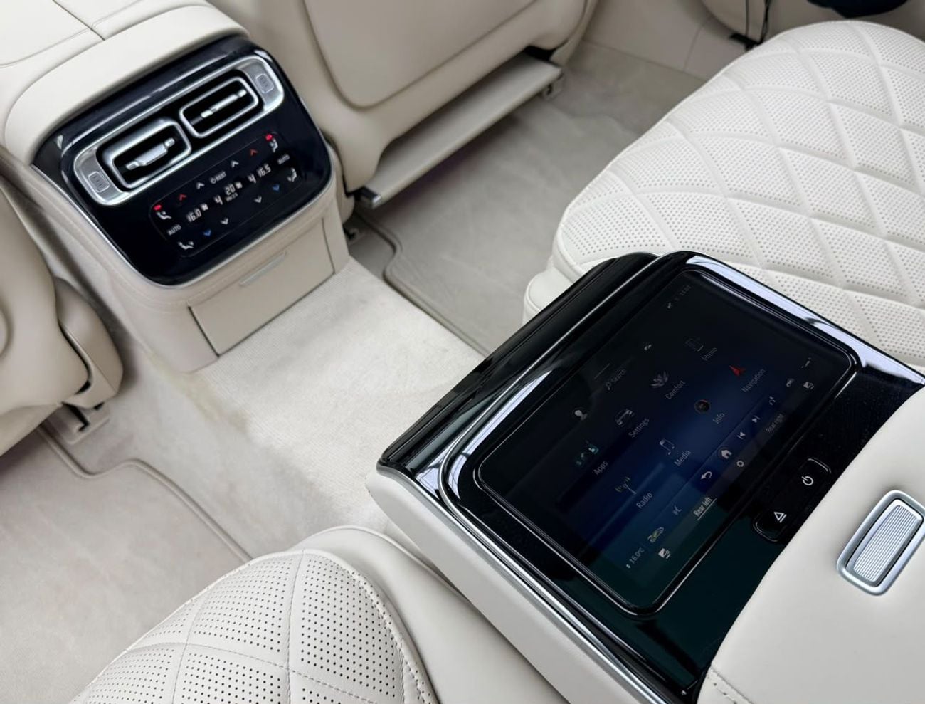 مرسيدس بنز S 580 4MATIC مرسيدس بنز S580 4MATIC موديل 2024، ضمان مرسيدس بنز حتى 2029، سجل صيانة كامل لدى مرسيدس بنز، حالة ممت