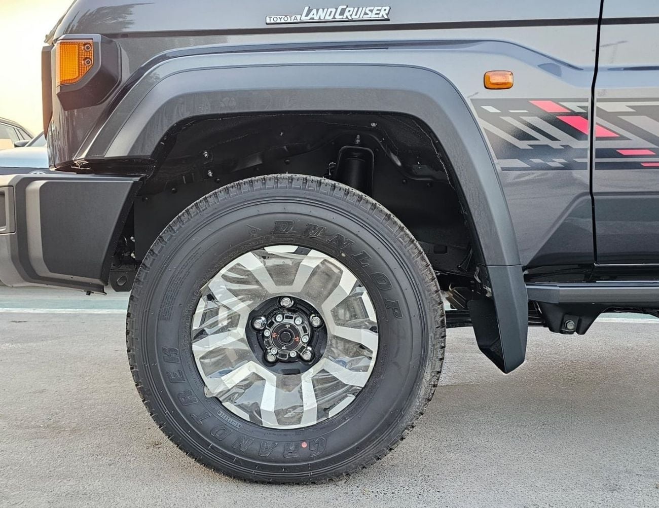 Toyota Land Cruiser 70 LC76 HARDTOP 5DOOR || 4.0L PETROL V6 A/T | FULL OPTION / LEATER SEATS / REAR CAMERA / OVER FENDER /