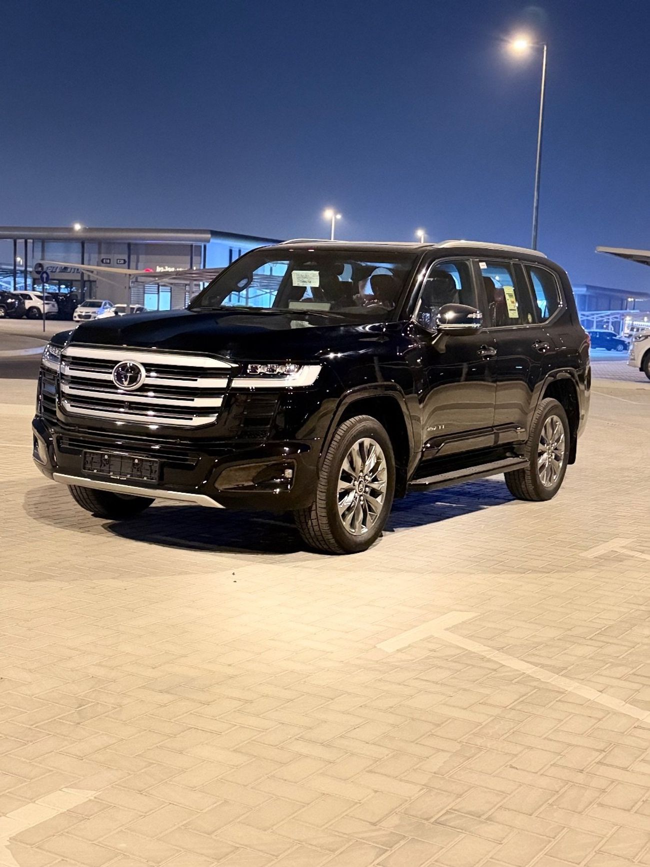 Toyota Land Cruiser VXR TOYOTA LAND CRUISER 3.5 HYBIRD TWIN-TURBO