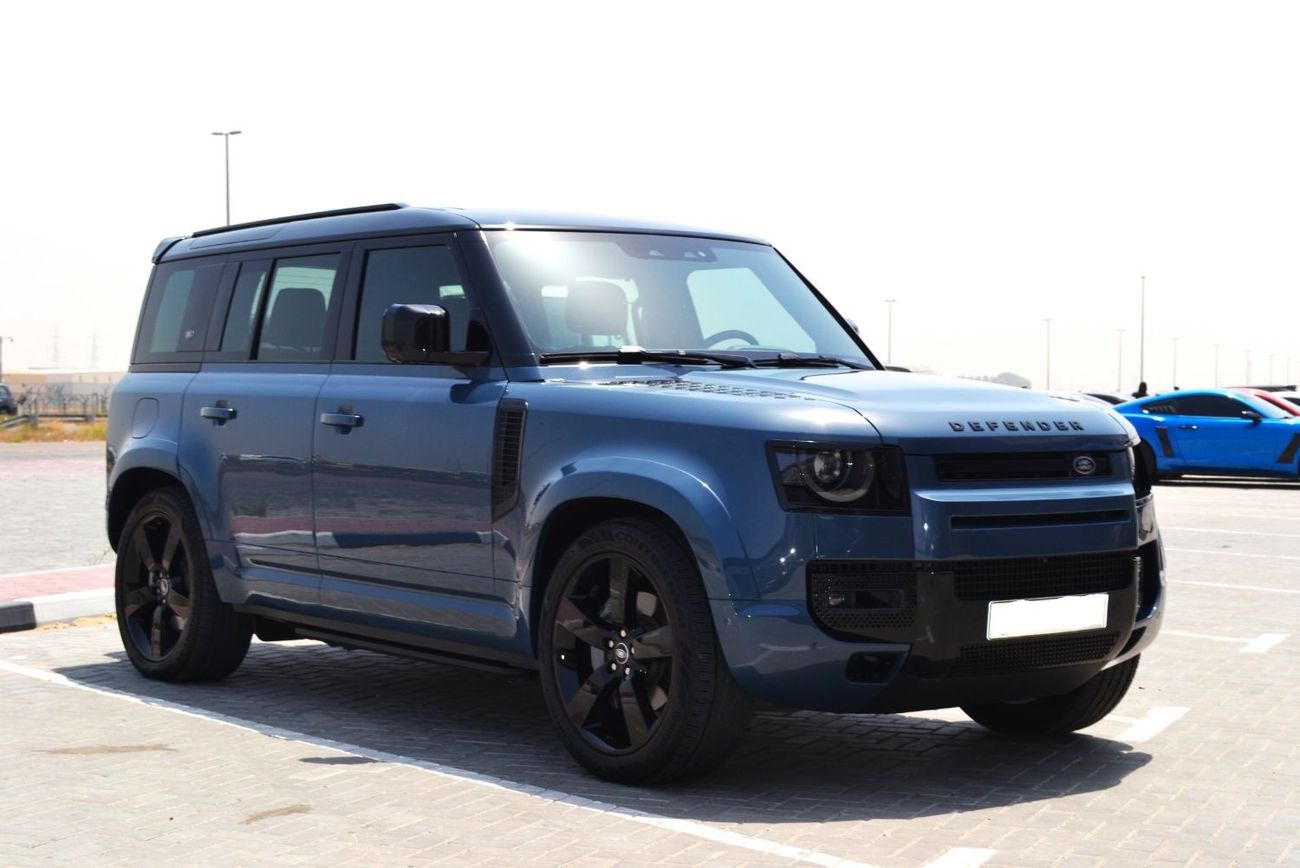 Land Rover Defender Defender 110 HSE P400 V6 2022 BRAND New car Under Warranty full option super clean car SPECS GCC