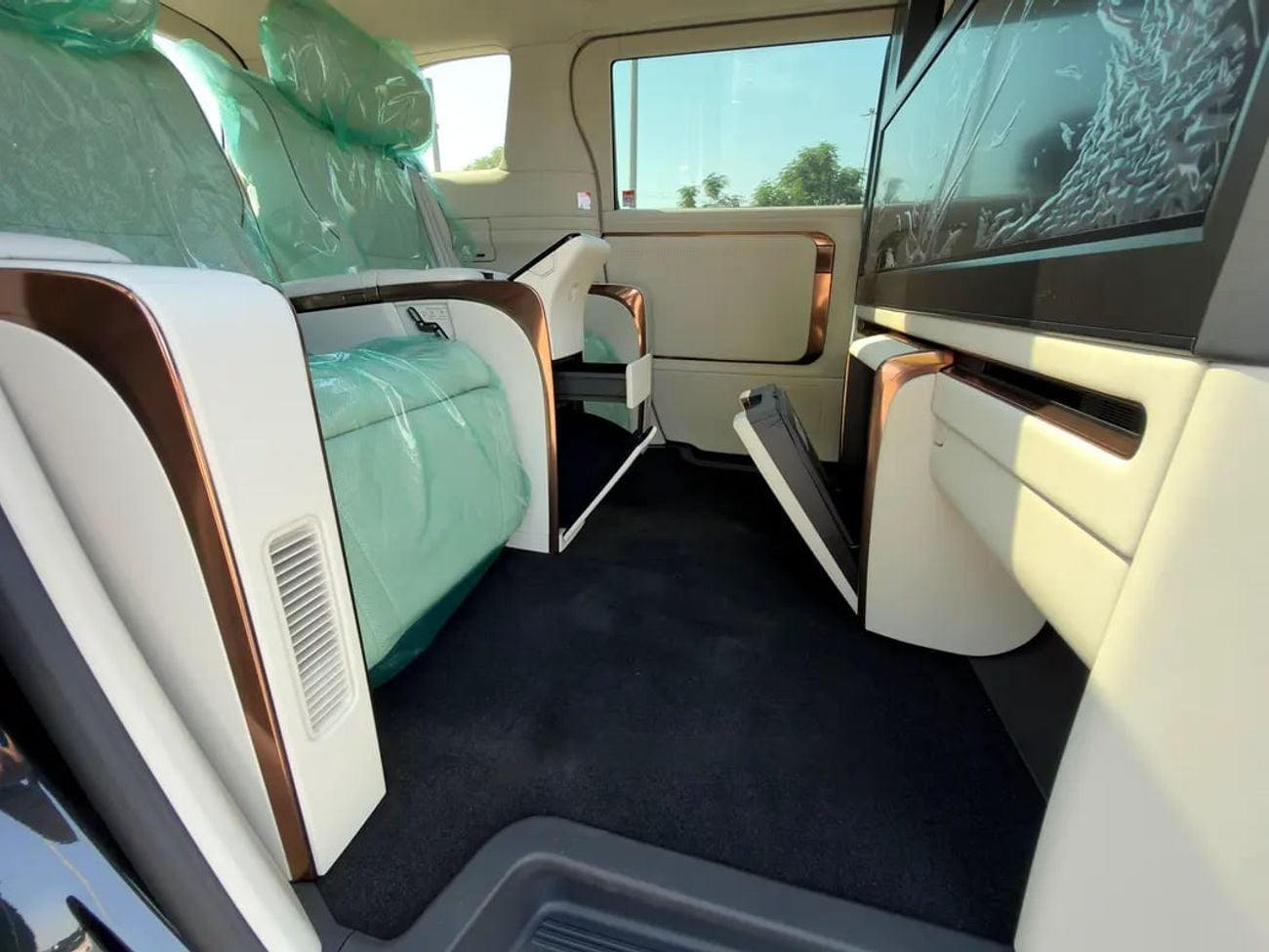 لكزس LM 350h LM 350h VIP | European Specs | Hybrid Luxury MPV
