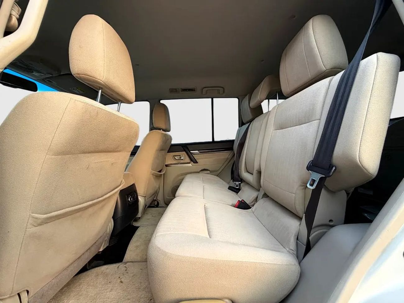 ميتسوبيشي باجيرو GLS V6 | 7-SEATER 4WD SUV | GCC