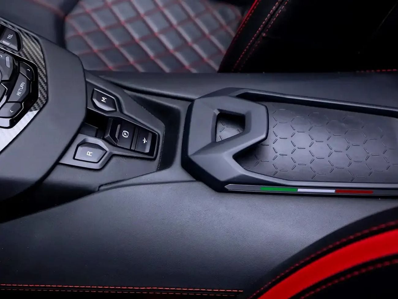 Lamborghini Aventador Roadster Roadster | GCC Spec