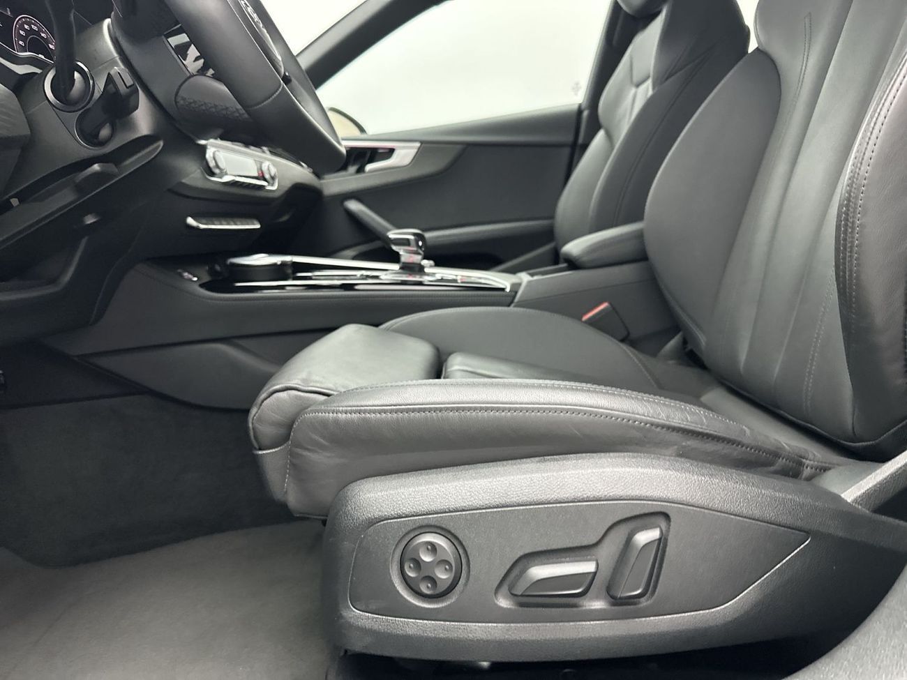 أودي A5 40 TFSI S-LINE SPORTBACK (Ref# 20945)