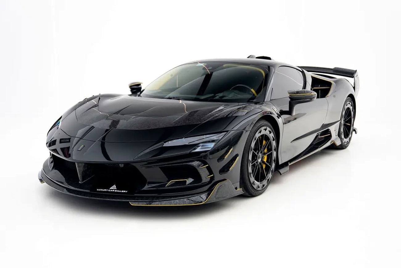 فيراري SF90 ستراديل سترادالي CUSTOM WIDE-BODY KIT | SERVICE CONTRACT | GCC SPECS | 6,715 KM