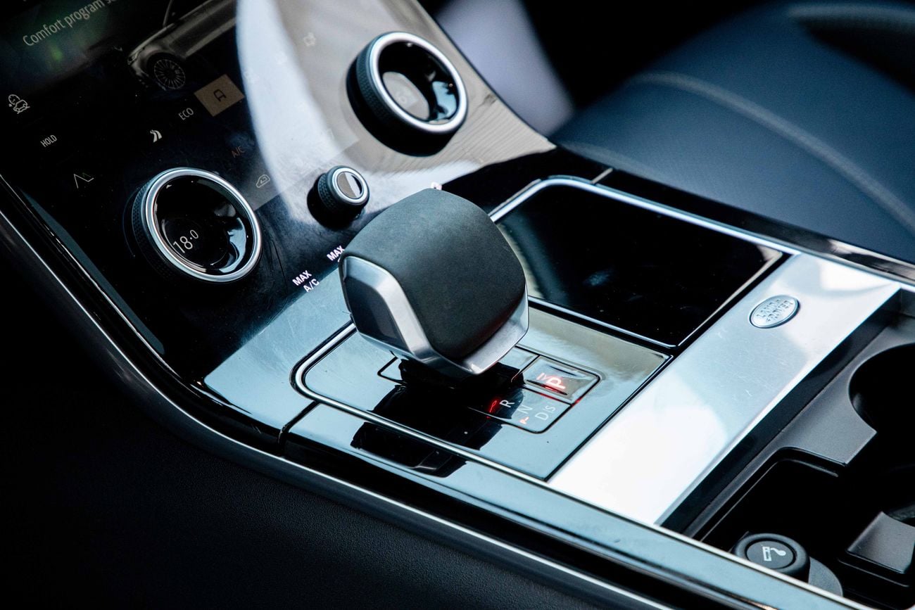 لاند روفر رينج روفر فيلار P250 SE Range Rover Velar R-Dynamic | 3,031 P.M | 0% Downpayment | R-DYNAMIC | LR Warranty til Feb 2027!