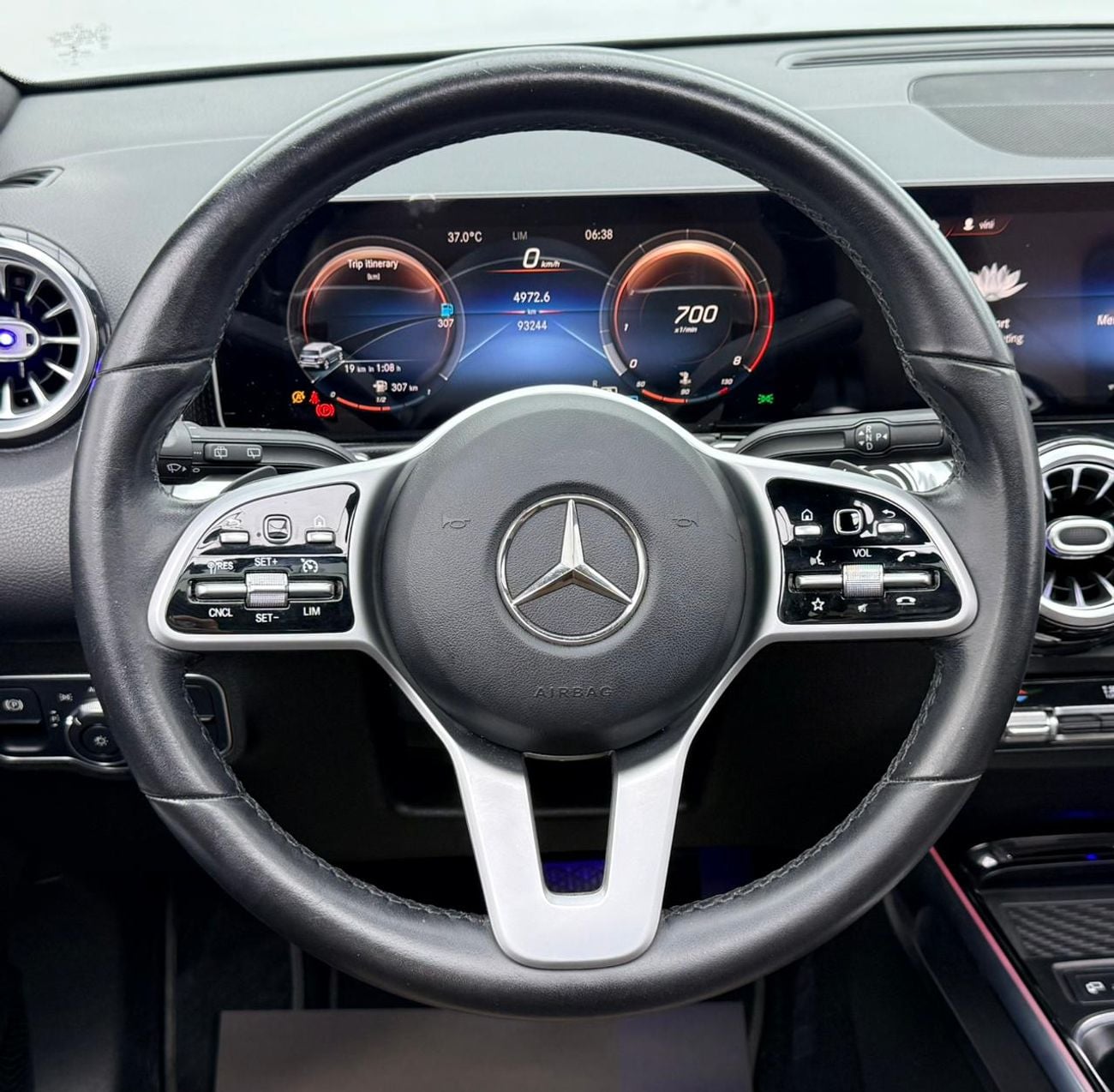 مرسيدس بنز GLB 250 4MATIC 2020 Mercedes Benz GLB250 4Matic, Warranty, Full Service History, Excellent Condition, GCC