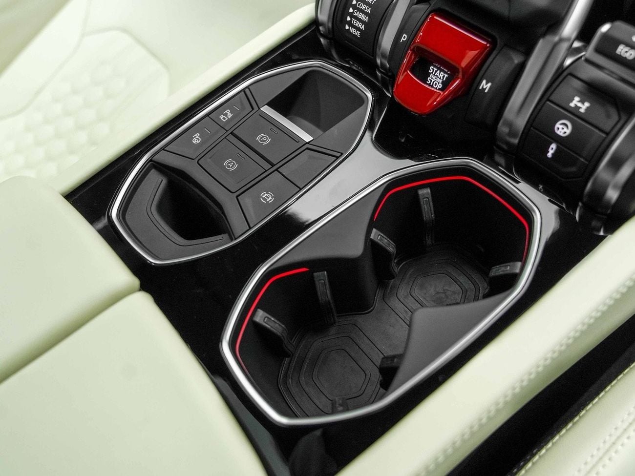 لامبورغيني اوروس UNDER 2 YEARS WARRANTY AND FREE SERVICE - URUS S - 2023 - ONLY 1,400 KM - GRIGIO TELESTO - LIKE NEW