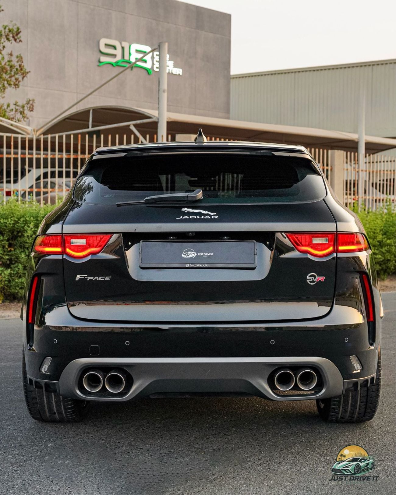 Jaguar F-PACE SVR