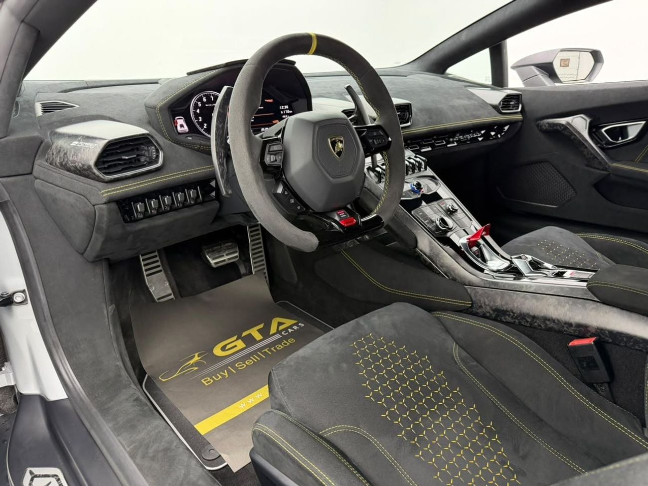 لامبورغيني هوراكان PERFORMANTE