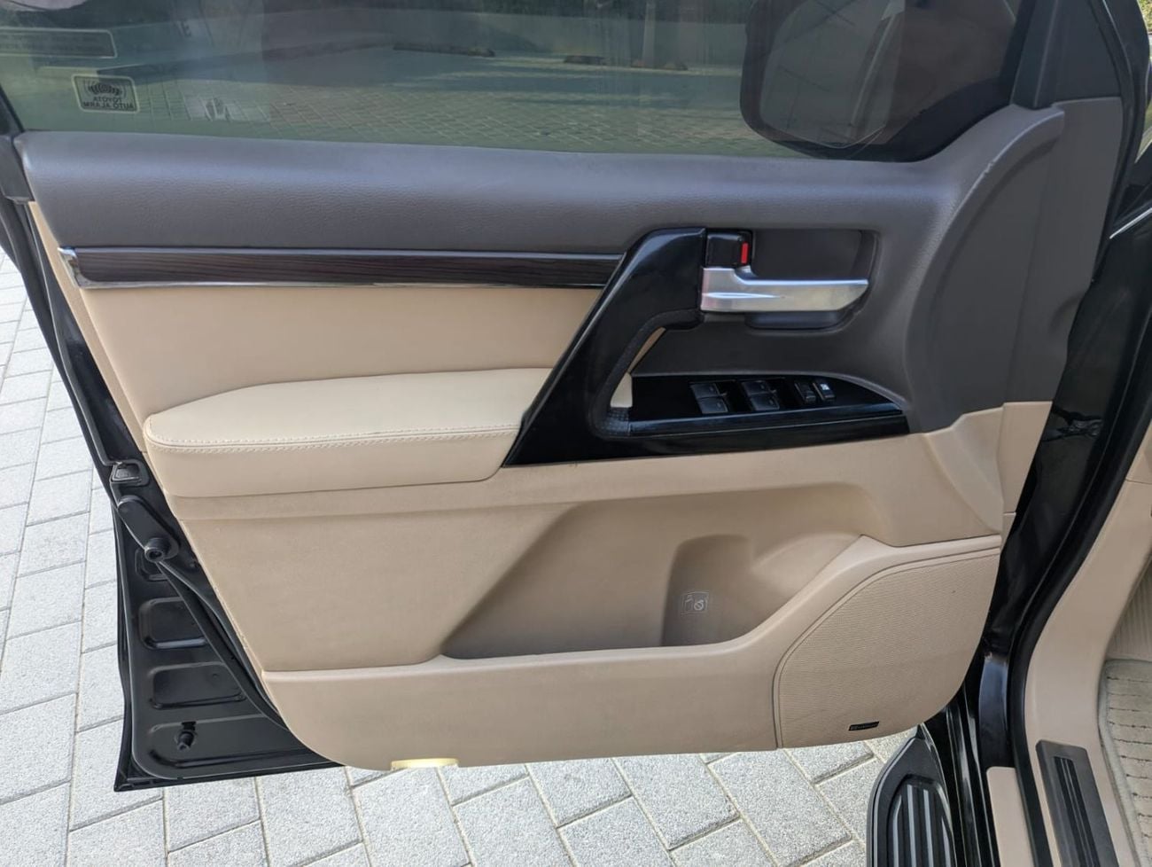 Toyota Land Cruiser VXR Toyota Land Cruiser 2015 VXR GCC Specs Facelifted 2026 Full Option V8 4.6L Well-maintained