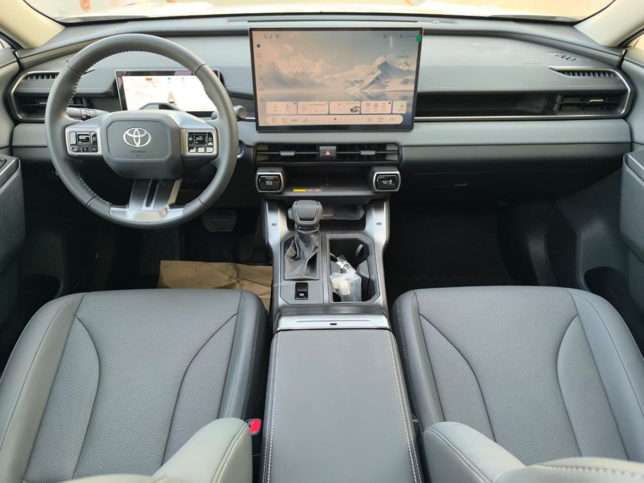 تويوتا راف ٤ 2WD Luxury محرك بنزين سعة 2.0 لتر، موديل 2026