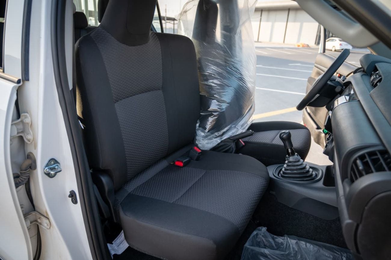 Toyota Hilux GL - Standard 2.7 4x4 Petrol Manual Transmission