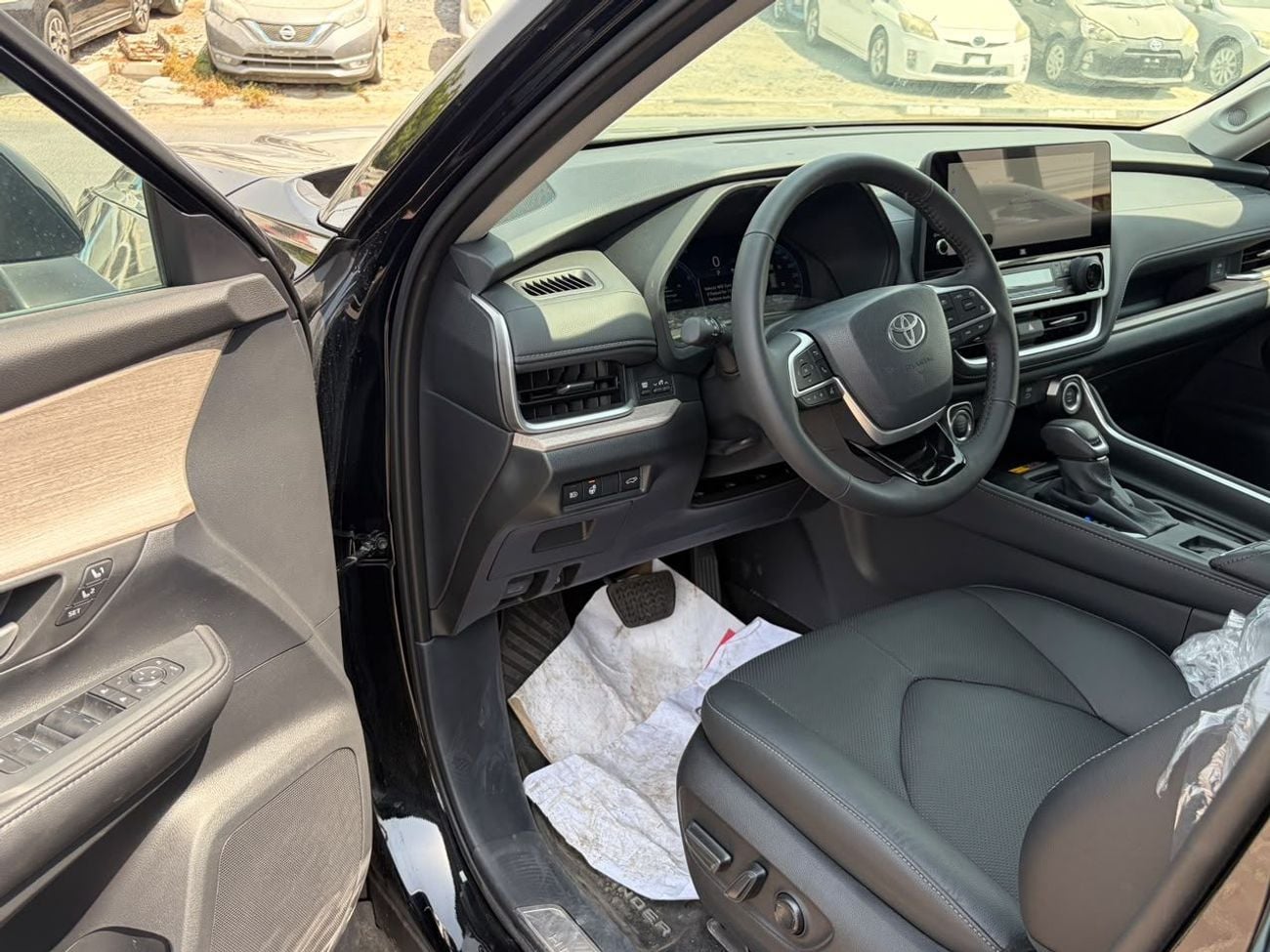 Toyota Highlander Limited Edition 2.5L V4 Petrol | Radar | Power with Leather Seats | Blind Spot | 360* Camera | Canadian Specs