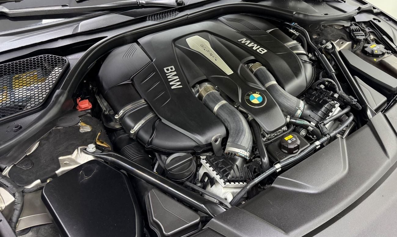 BMW 750Li XDRIVE LUXURY EXECUTIVE GCC .. FSH .. Perfect Condition .. Top Range .. Low Milegea