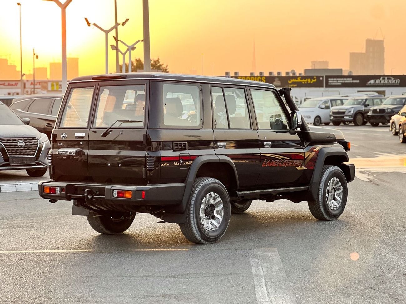 تويوتا لاند كروزر 70 Land Cruiser 76 LX 2.8L 4WD Full Option (Black)Toyota LC76 LX 2.8L Full (EXPORT ONLY)
