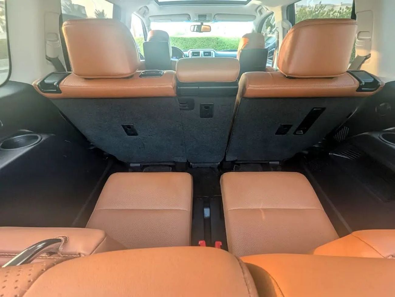 لكزس GX 460 بلاتينيوم سيارة موديل 2019 بمحرك V8 سعة 4.6 لتر، بمواصفات خليجية، بحالة داخلية وخارجية ممتازة.
