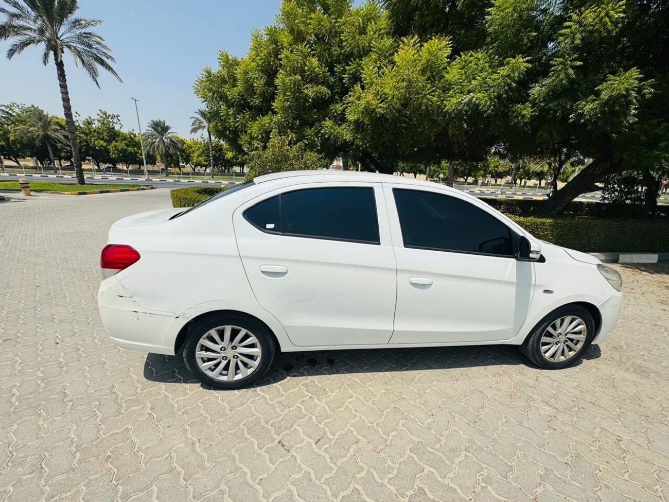 Mitsubishi Attrage GLX