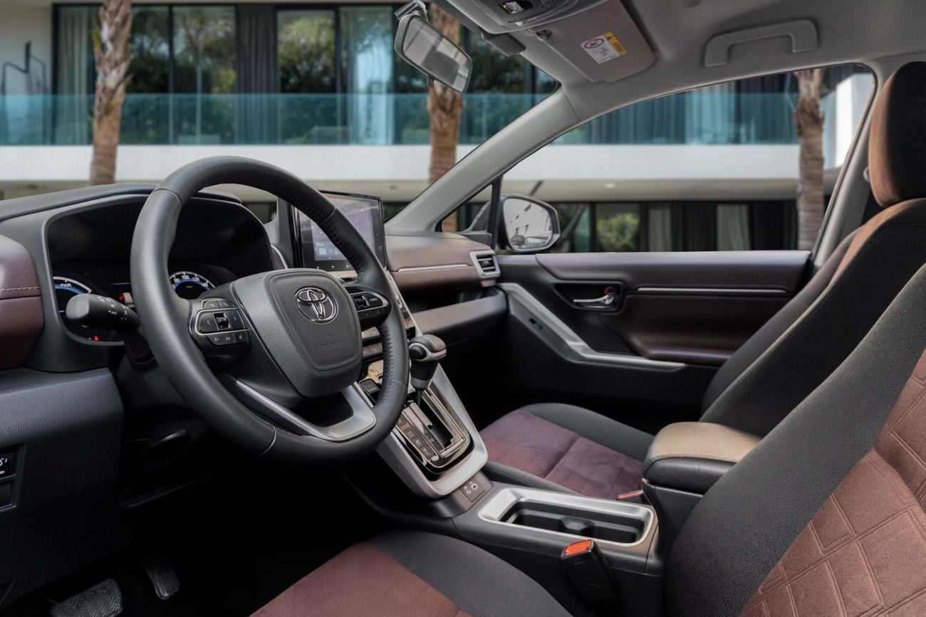 Toyota Innova HYCROSS Innova HEV | 2,448 P.M | 0% Downpayment | WARRANTY