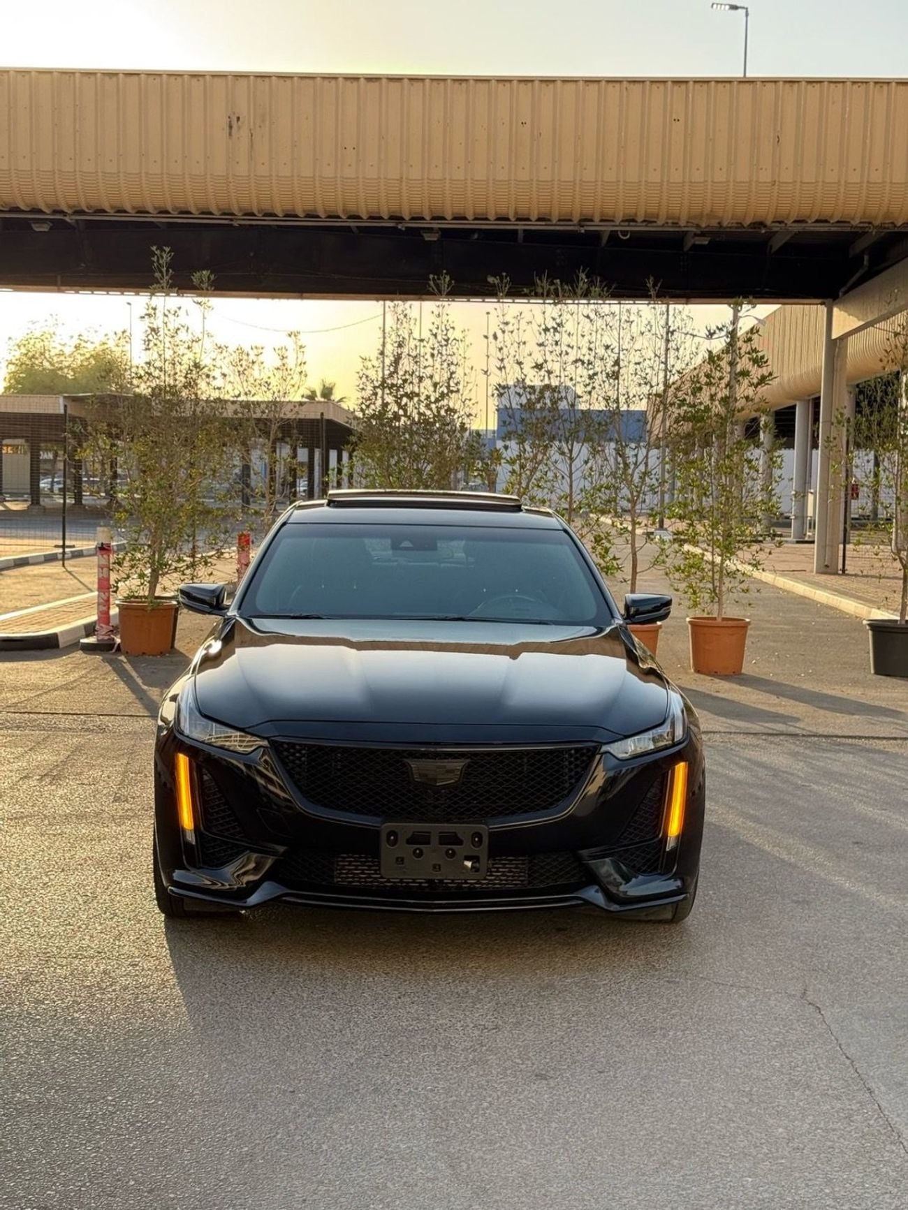 كاديلاك CT5 PREMIUM LUXURY مجهزة بالكامل بمواصفات كندية 2.0