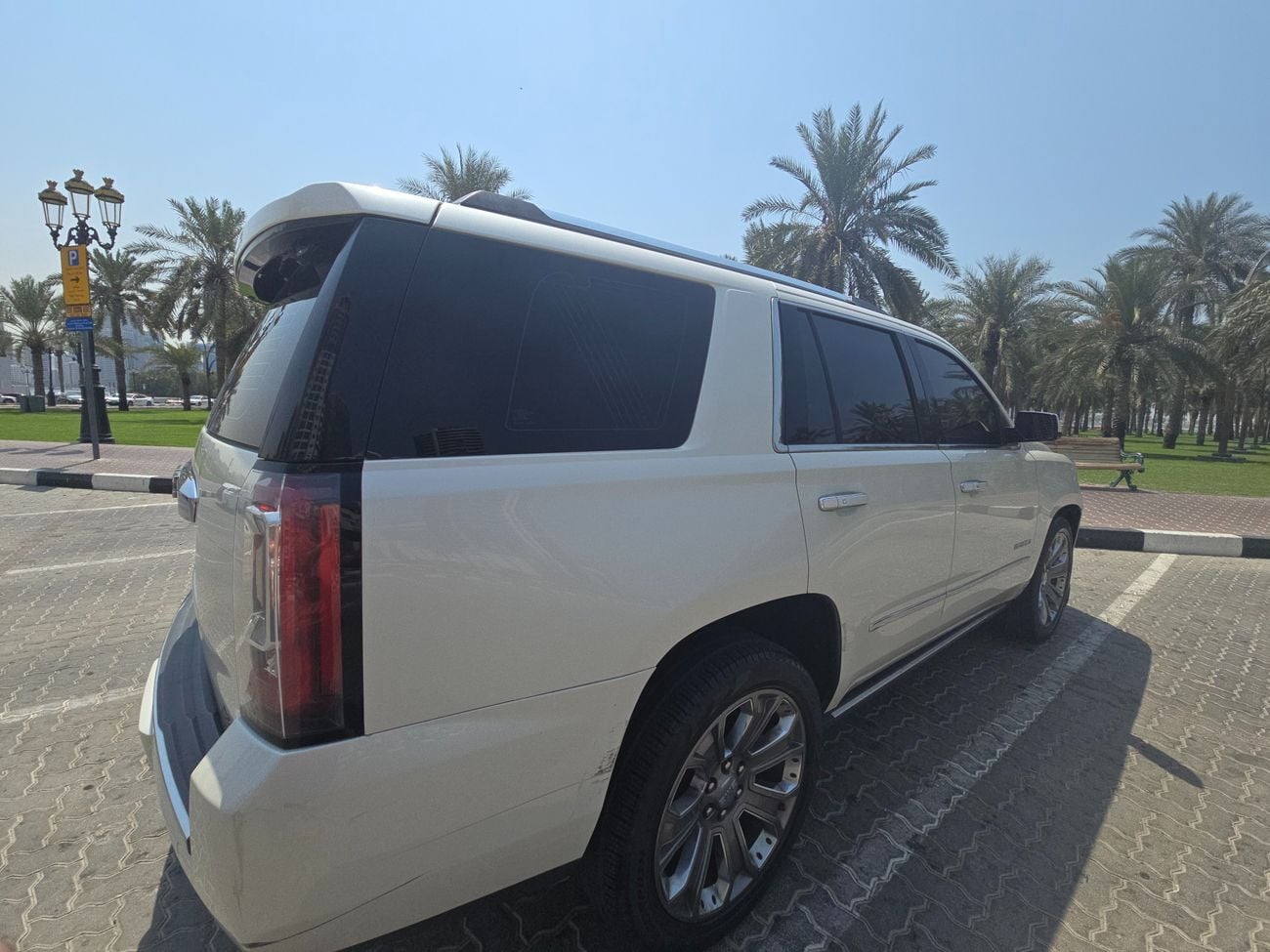GMC Yukon DENALI PWR STEPS