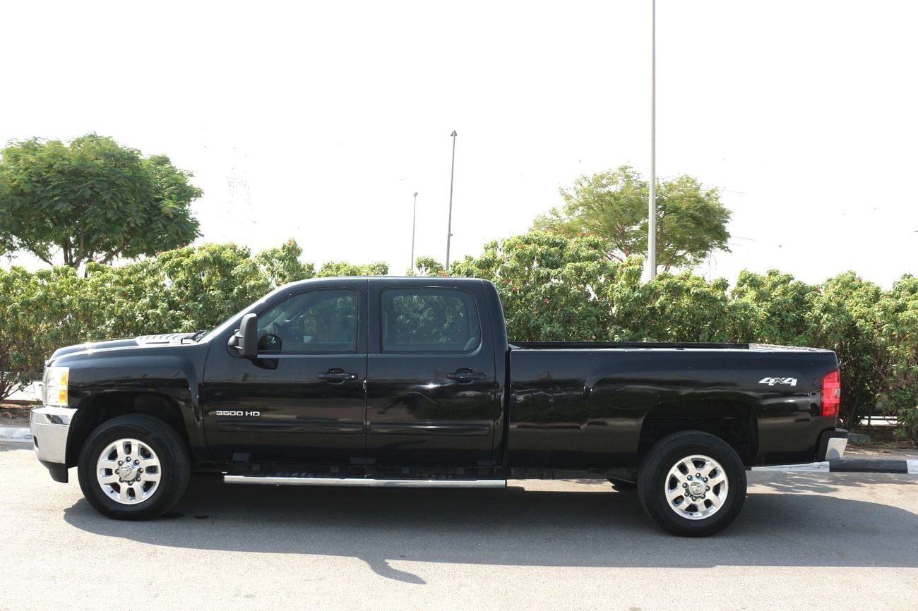 Chevrolet Silverado 3500 EXT/CAB Model 2013 Gulf space