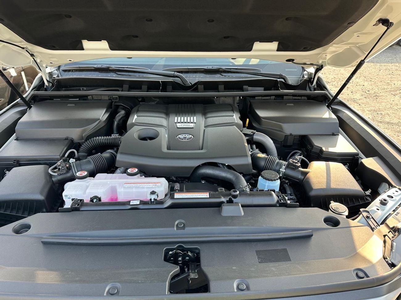 Toyota Land Cruiser VX 3.5 PETROL 26/26