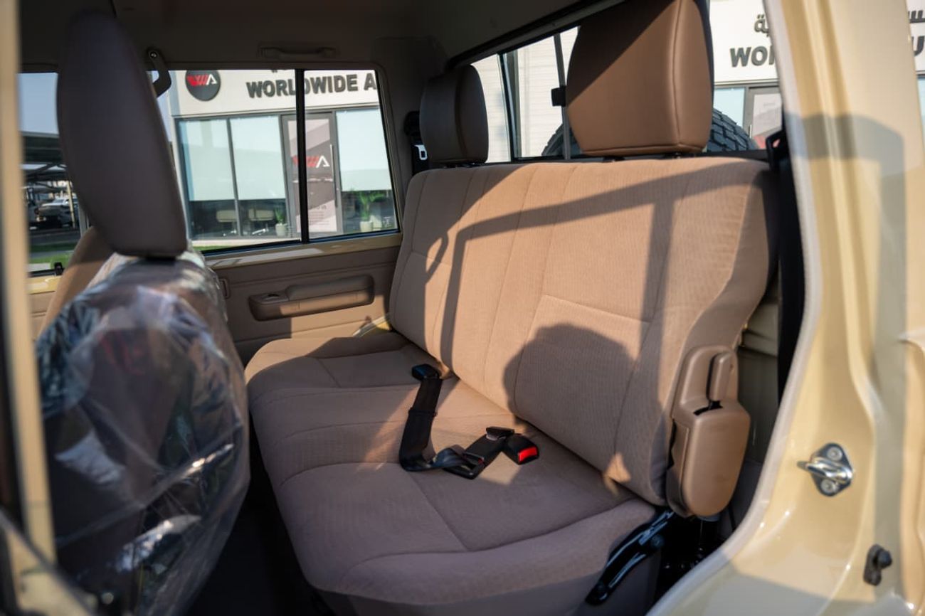 Toyota Land Cruiser Pickup 70 Standard 4.0L V6 ~ Petrol ~ Automatic