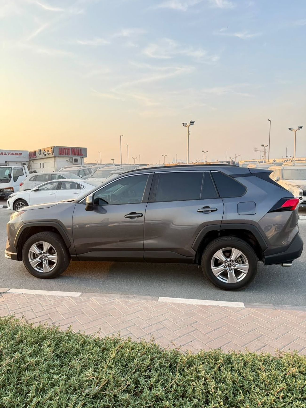 تويوتا راف ٤ XLE RAV4 XLE 4X4 AWD