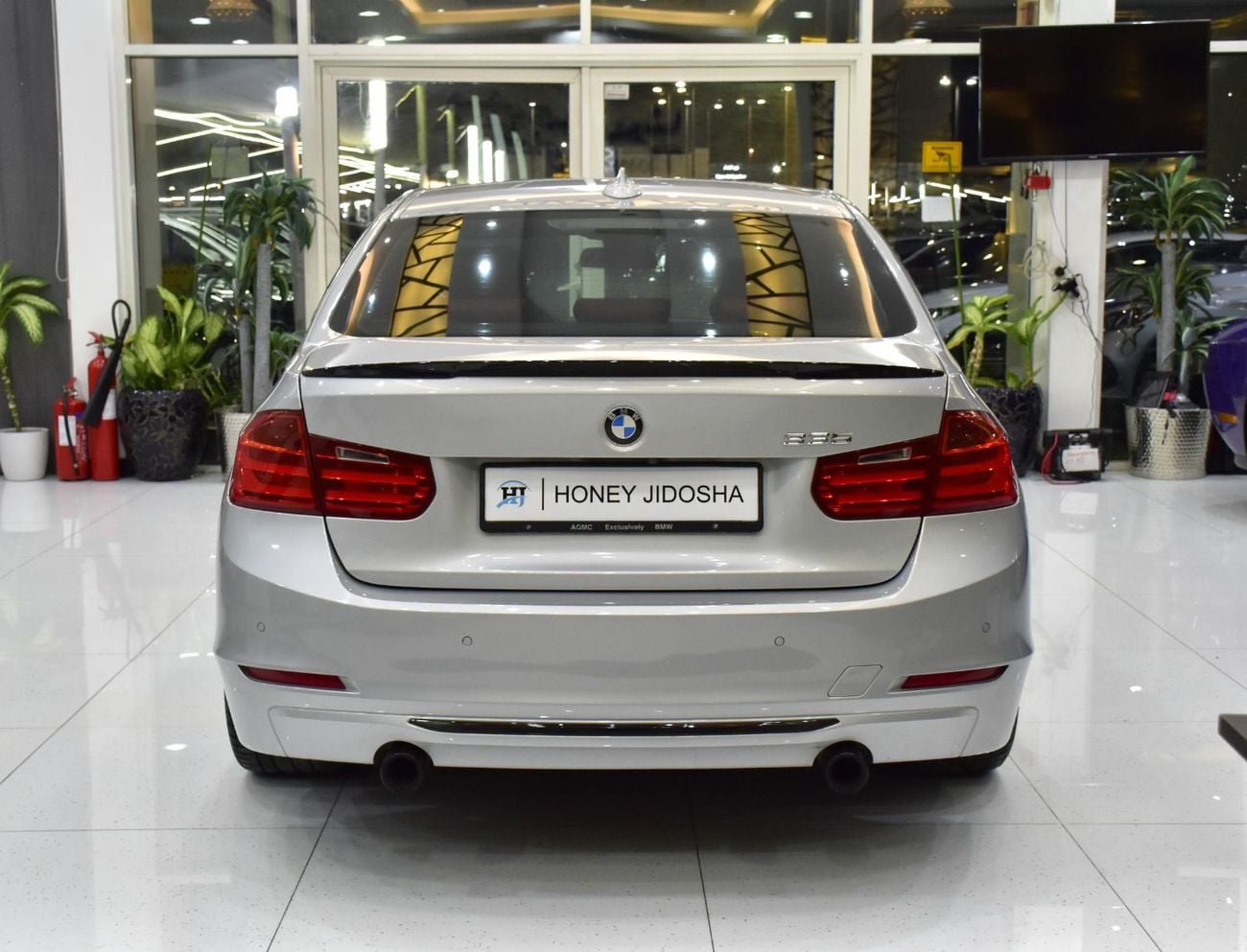 بي أم دبليو 335i عرض ممتاز لسيارة BMW 335i Sport (موديل 2013) باللون الفضي بمواصفات خليجية
