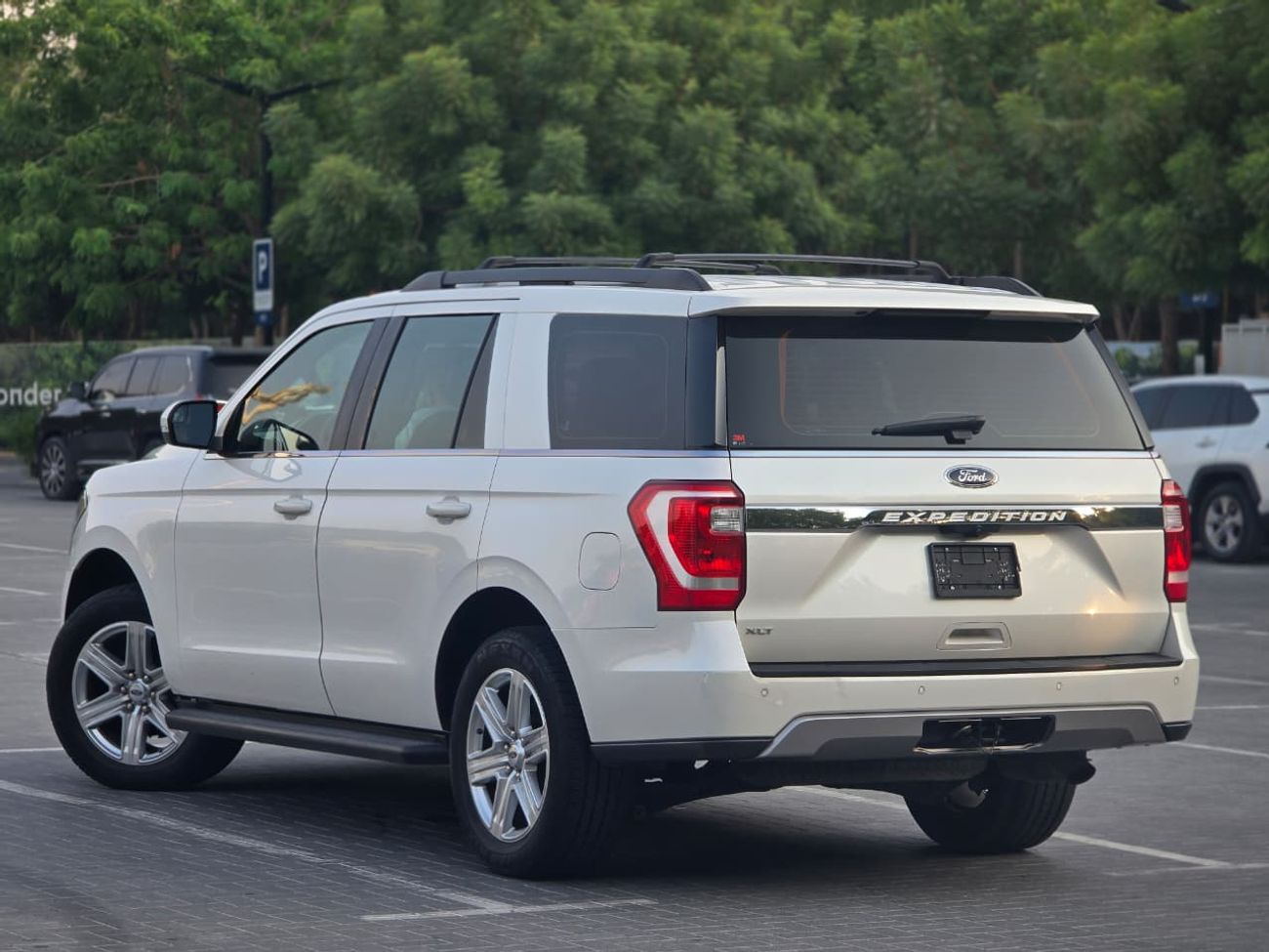 Ford Expedition XLT LTH Ford Expedition XLT 2018 GCC Specs | Full service history available | Orginal paint | Single owner