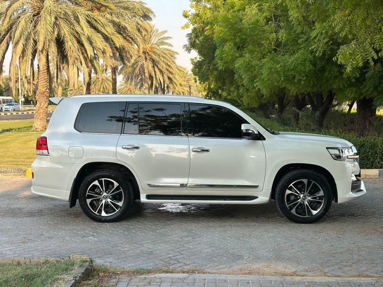 Toyota Land Cruiser VXR