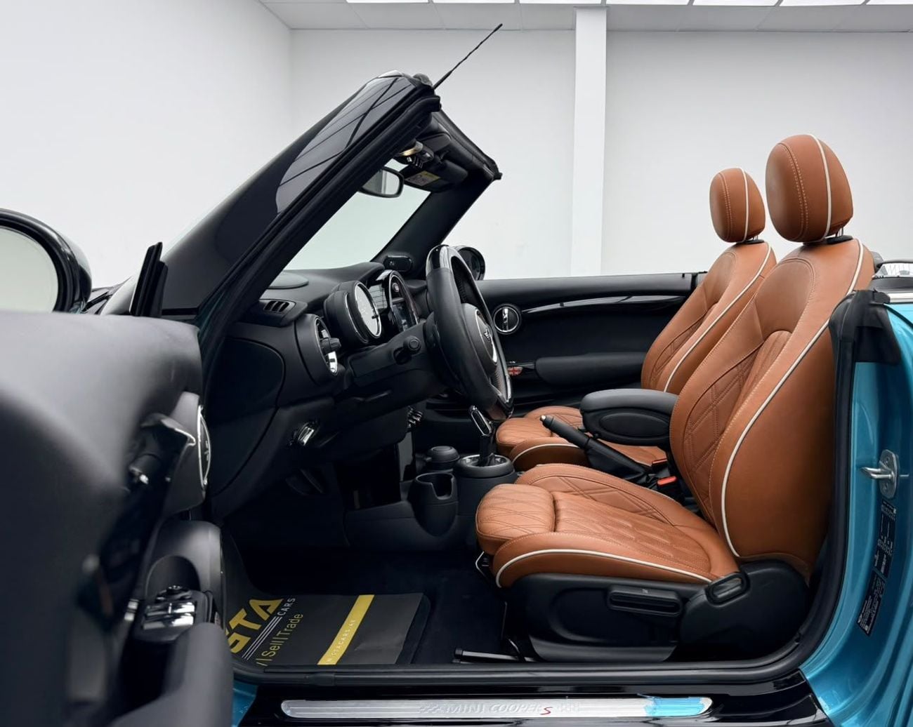 Mini Cooper S CABRIO 2020 MINI Cooper S Cabriolet, Warranty, 2030 MINI Service Pack, Full MINI Service History, GCC